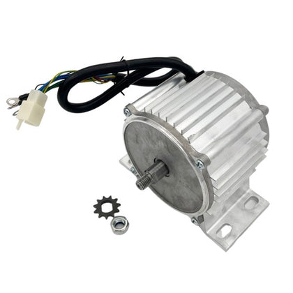 1200W 48V brushless elektrisk motor til Crosser med tilhørende møtrik og tandhjul, sølvfarvet med køleplader og sort kabel.