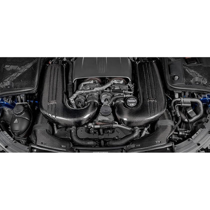 Eventuri carbon indsugningssystem til Mercedes X205 C63/C63S AMG varianter med højtydende luftfiltre og kulfiber komponenter.