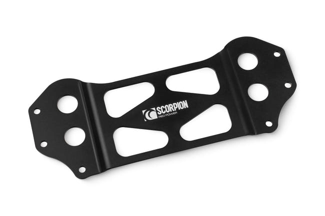 Scorpion monteringsdel til BMW M3 G80/G81 og M4 G82, set skråt bagfra