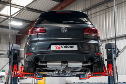 Scorpion cat-back udstødning til VW MK6 Golf GTI – ikke-resoneret, Daytona Ceramic, set bagfra