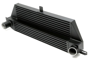 TA-Technix Intercooler Mini Cooper – Sort intercooler monteret på stativ