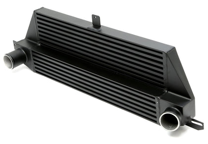 TA-Technix Intercooler Mini Cooper – Sort intercooler monteret på stativ