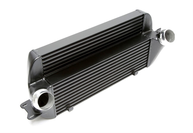 TA-Technix intercooler – Sort intercooler med tilslutningsdele øverst