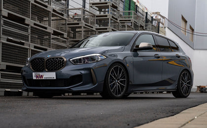 BMW 1er type F40 med KW-undervogn