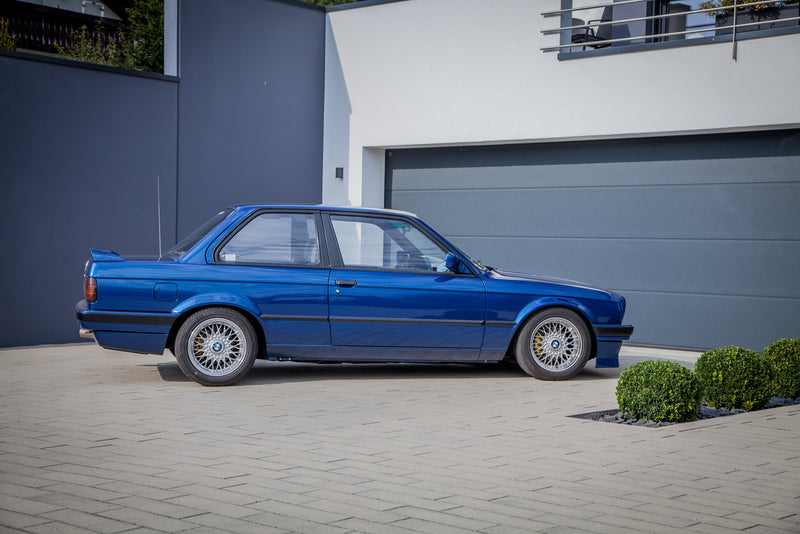 BMW 3er E30 med KW-undervogn