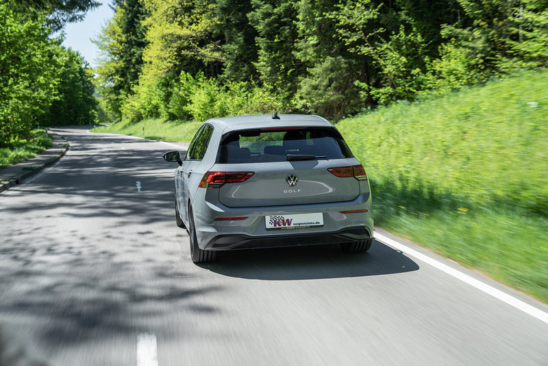 VW Golf VIII med KW-undervogn