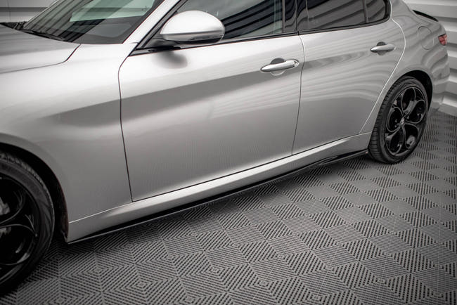 Maxton sideskørter til Alfa Romeo Giulia Sport – blank sort – billede 1 af 5