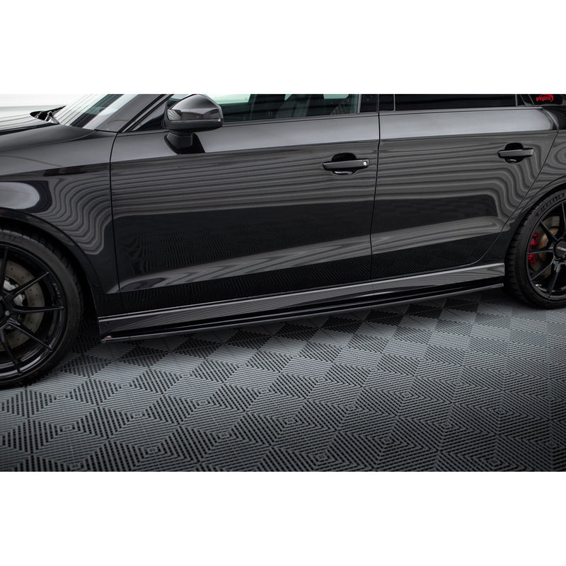 Maxton sideskørter til Audi RS3 Sedan 8V Facelift – blank sort – billede 1 af 3