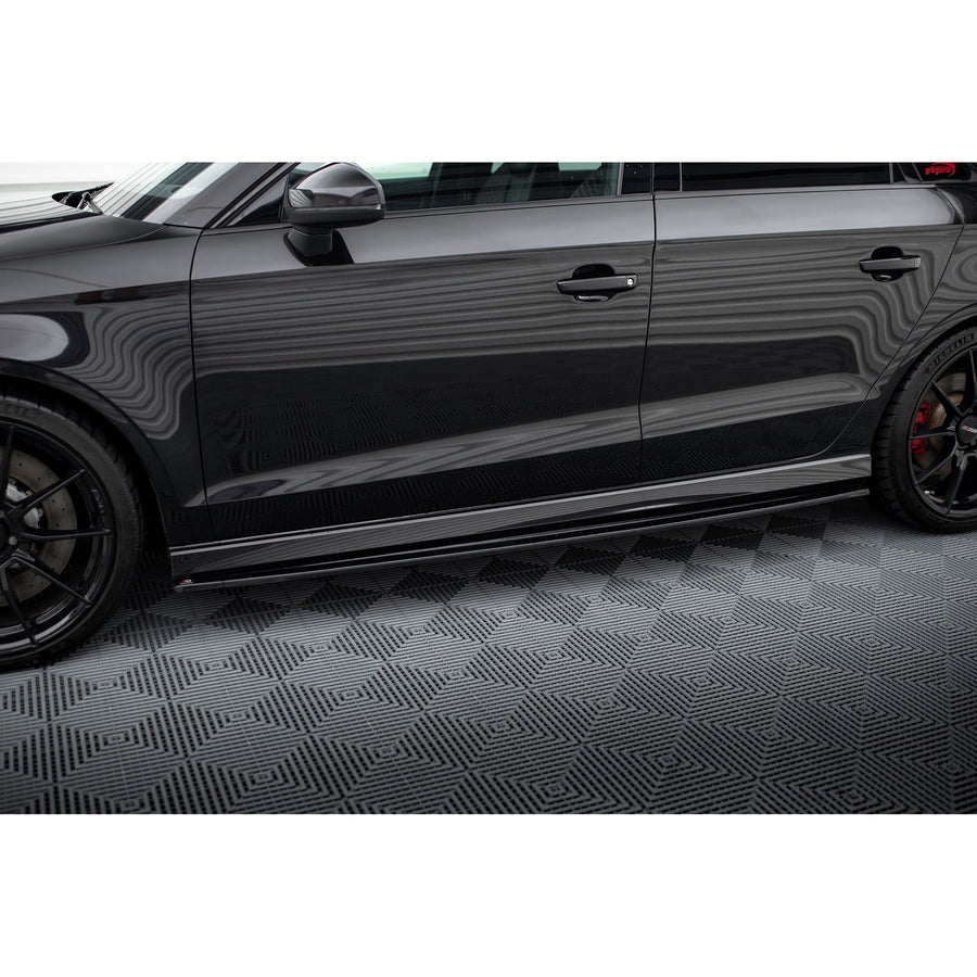 Maxton sideskørter til Audi RS3 Sedan 8V Facelift – blank sort – billede 1 af 3