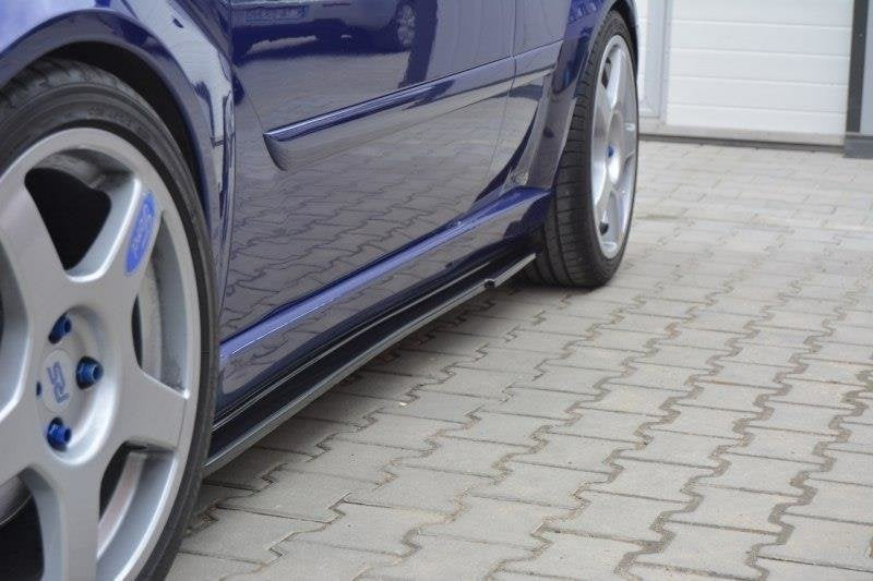 Maxton sideskørter til Ford Focus RS Mk1 – blank sort – billede 1 af 5