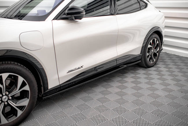 Maxton sideskørter til Ford Mustang Mach-E Mk1 – blank sort – billede 1 af 6