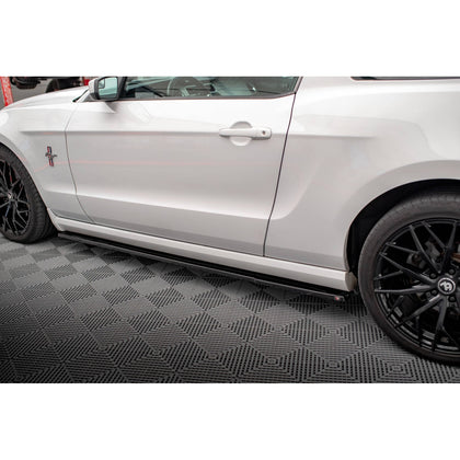 Maxton sideskørter til Ford Mustang Mk5 Facelift – blank sort – billede 3 af 6