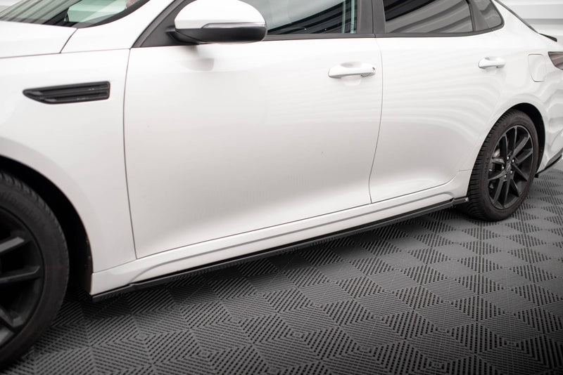 Maxton sideskørter til Kia Optima Mk4 Facelift – blank sort – billede 1 af 5