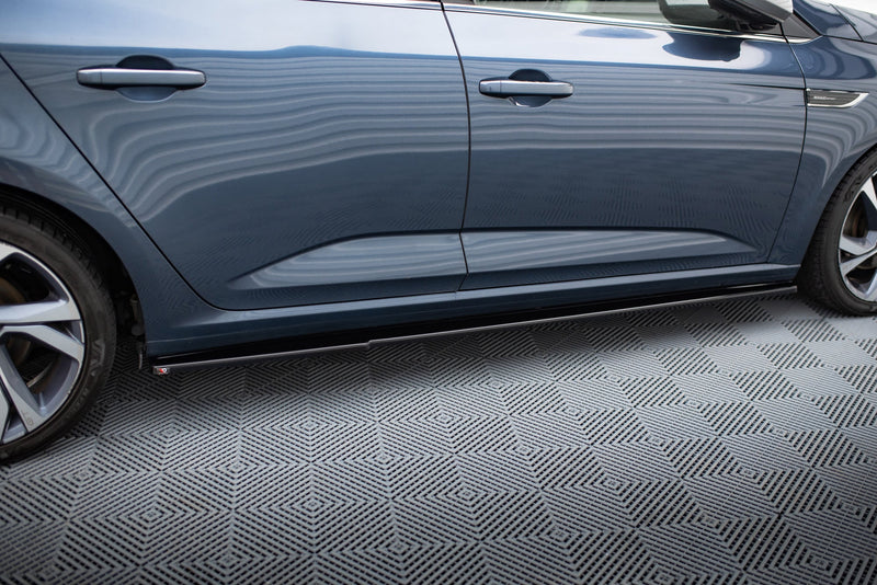 Maxton sideskørter til Renault Megane Hatchback Mk4 – blank sort – billede 2 af 6