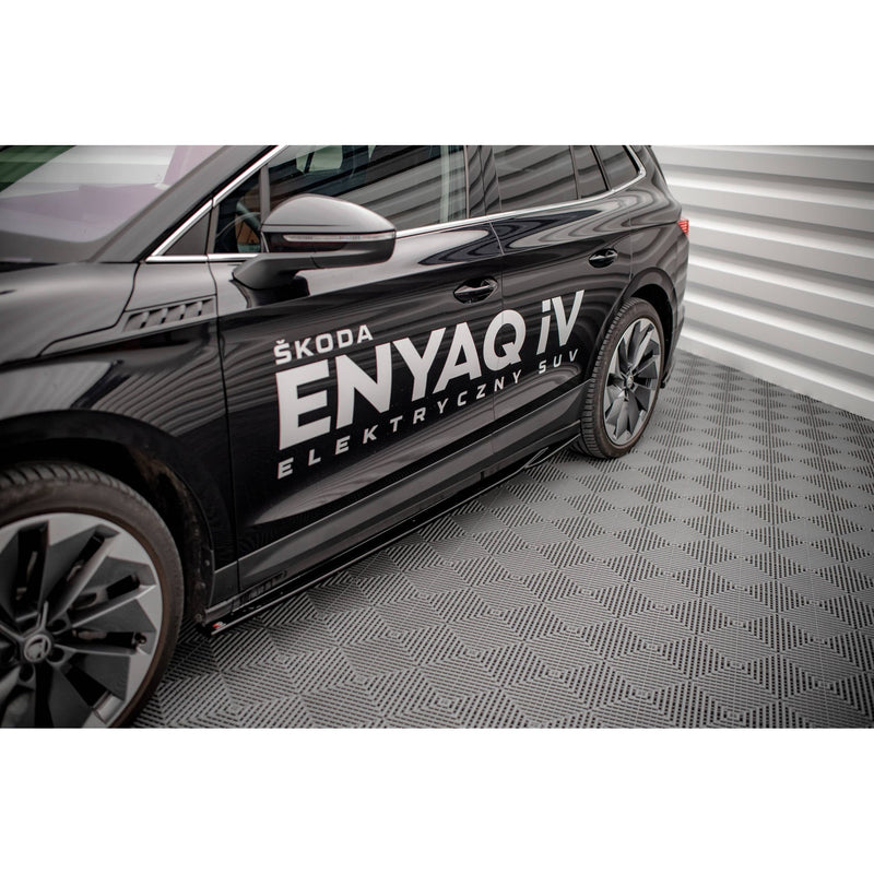 Maxton sideskørter til Skoda Enyaq iV – blank sort – billede 1 af 6