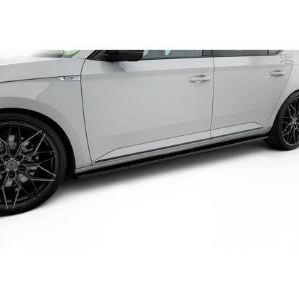 Maxton sideskørter til Skoda Superb Liftback / Combi Mk3 – blank sort – billede 1 af 5