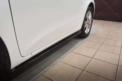 Maxton sideskørter til Toyota IQ – blank sort – billede 3 af 5