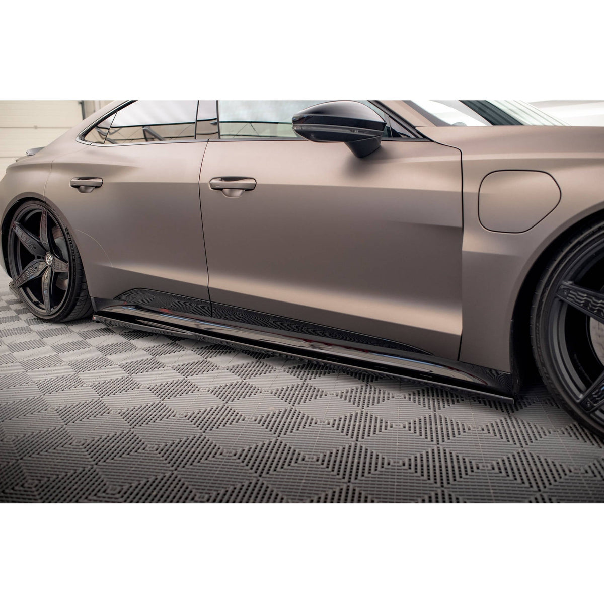 Maxton sideskørter til Audi e-Tron GT / RS GT Mk1 – blank sort – billede 1 af 6