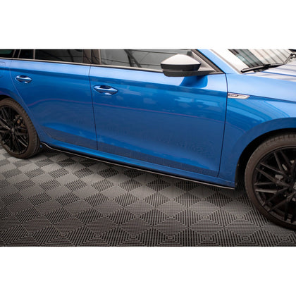 Maxton sideskørter til Skoda Octavia Mk4 – blank sort – billede 2 af 6