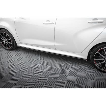 Maxton sideskørter til Toyota Yaris Mk4 – blank sort – billede 3 af 5