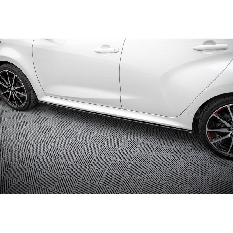Maxton sideskørter til Toyota Yaris Mk4 – blank sort – billede 3 af 5