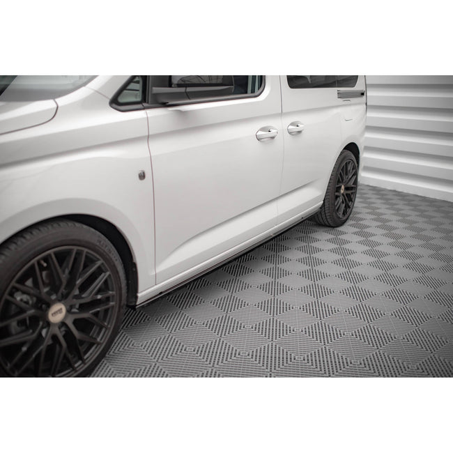 Maxton sideskørter til Volkswagen Caddy Mk5 / Ford Transit Connect Mk3 – blank sort – billede 1 af 5