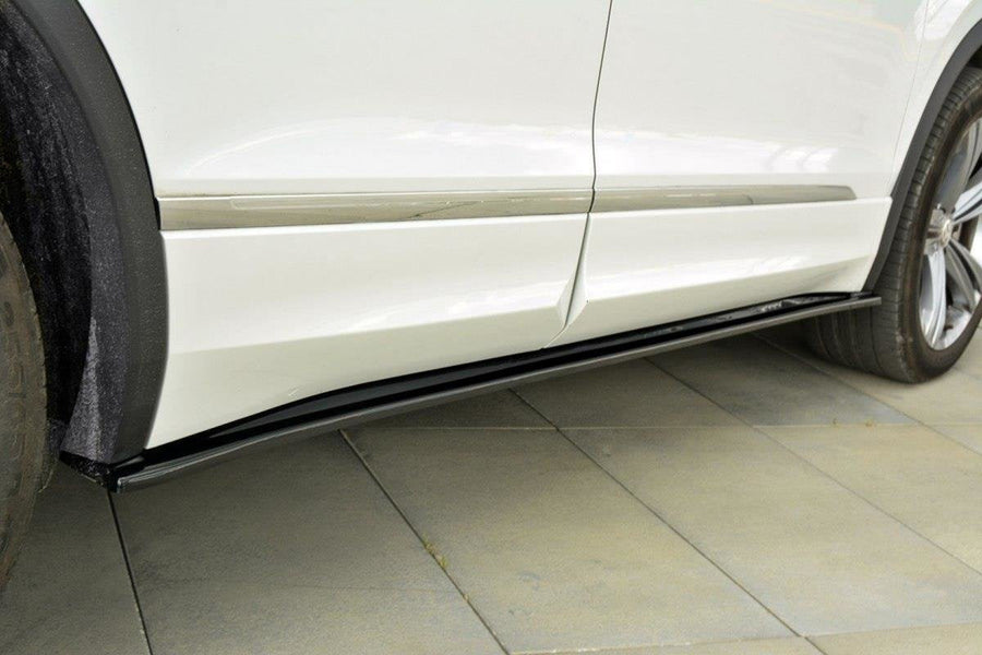 Maxton sideskørter til Volkswagen Tiguan R-Line Mk2 – blank sort – billede 1 af 4