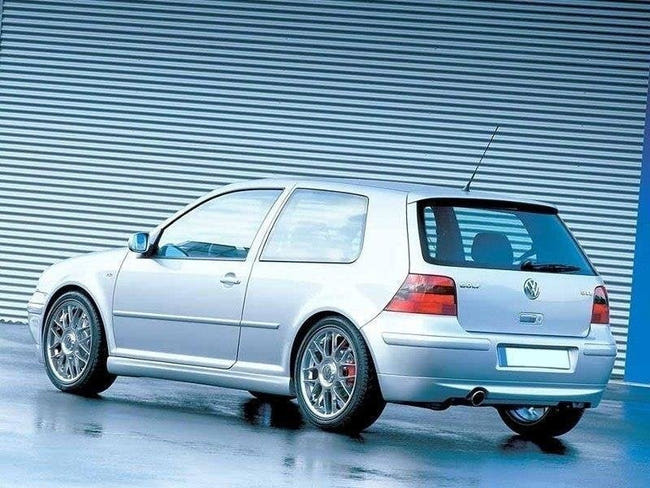 Maxton bagkofangerforlænger til Volkswagen Golf Mk4 25'TH Anniversary Look (with Exhaust hole)