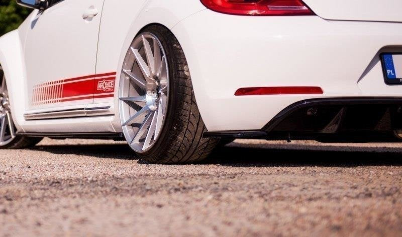 Maxton side splitters til Volkswagen Beetle – blank sort – billede 1 af 6