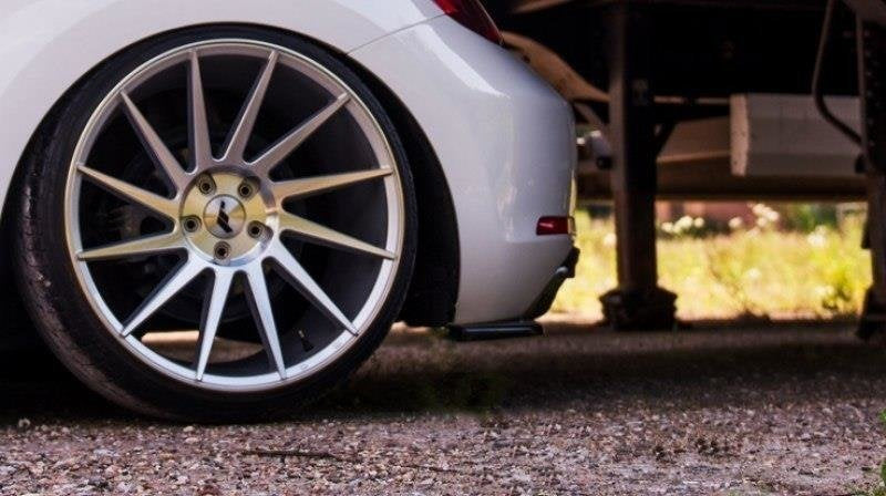 Maxton side splitters til Volkswagen Beetle – blank sort – billede 3 af 6