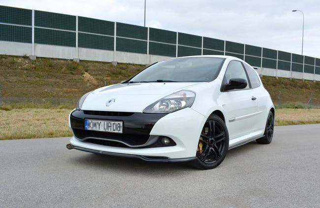 Maxton frontsplitter til Renault Clio Mk3 RS Facelift – blank sort – billede 2 af 4
