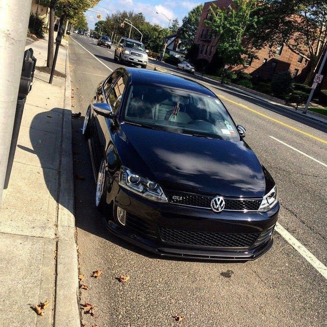 Maxton frontsplitter til Volkswagen Jetta Mk6 GLI – blank sort – billede 2 af 5