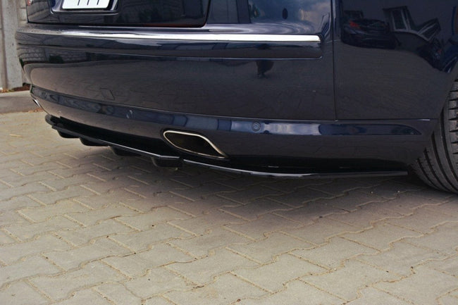 Maxton rear splitter til Audi A8 W12 D3 (with vertical bars) – blank sort – billede 1 af 4