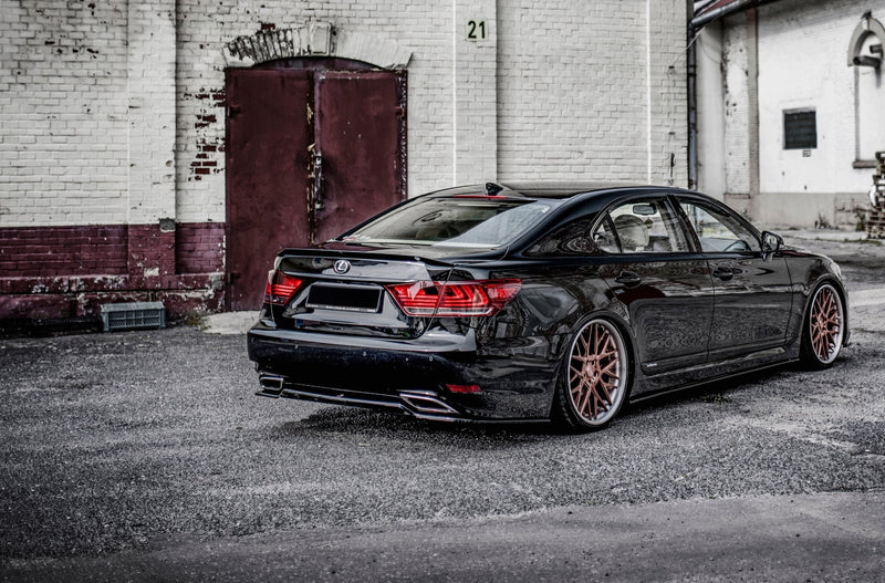 Maxton rear splitter til Lexus LS Mk4 Facelift – blank sort – billede 1 af 7