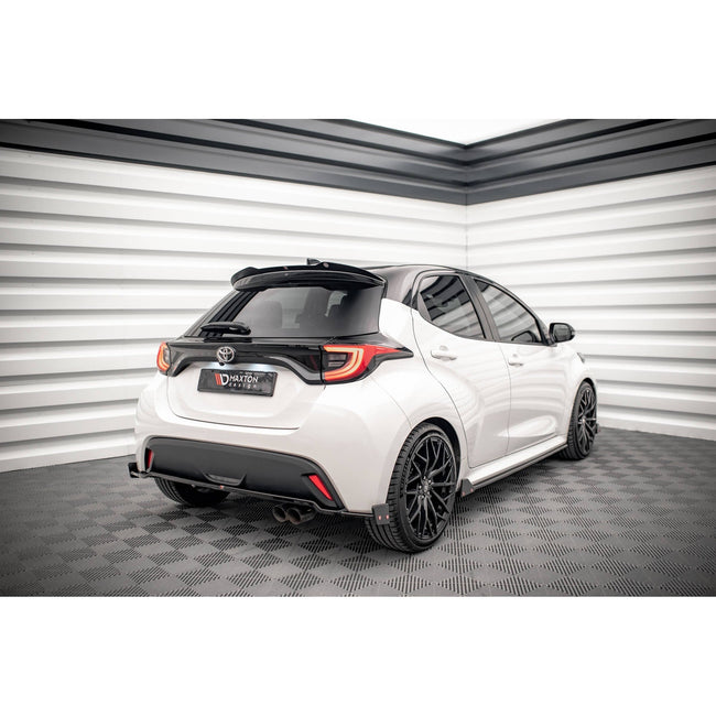 Maxton rear splitter til Toyota Yaris Mk4 – blank sort – billede 1 af 6