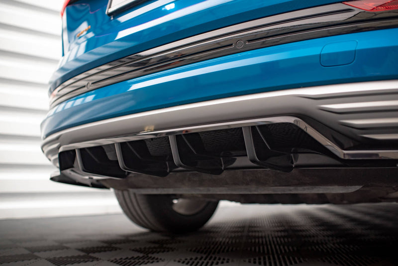 Maxton rear splitter til Audi e-tron – blank sort – billede 6 af 9