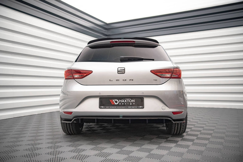 Maxton rear splitter til Seat Leon Hatchback Mk3 – blank sort – billede 2 af 4