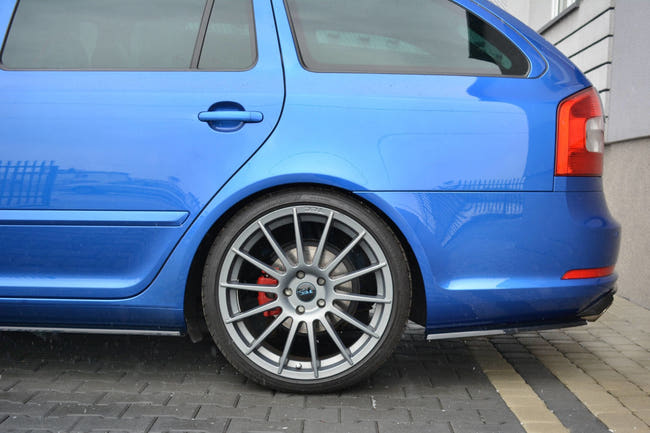 Maxton side splitters til Skoda Octavia RS Sedan / Combi Mk2 / Mk2 Facelift – blank sort – billede 2 af 6