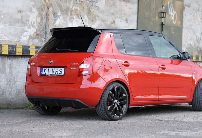 Maxton spoiler cap til Skoda Fabia RS Mk2 – blank sort – billede 2 af 5