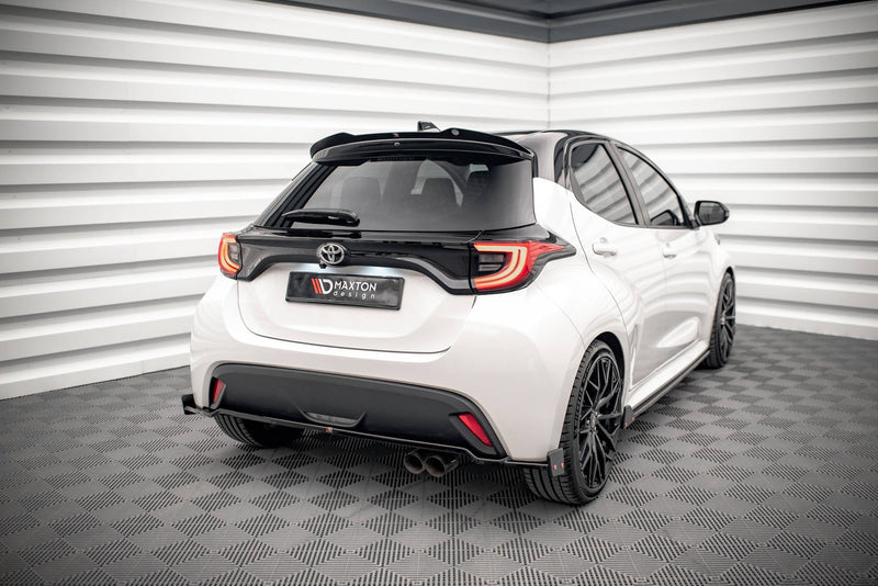 Maxton spoiler cap til Toyota Yaris Mk4 – blank sort – billede 2 af 5
