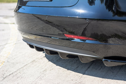 Maxton rear valance til Tesla Model 3 – blank sort – billede 3 af 6