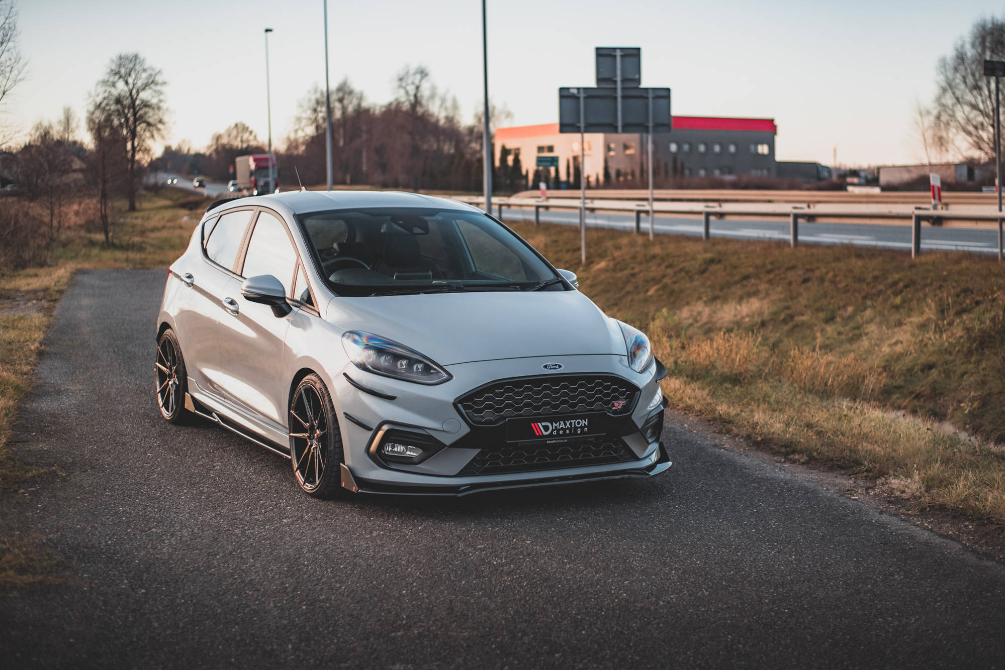 Maxton Front Splitter + Flaps V.4 Ford Fiesta St / St-Line - Textured 